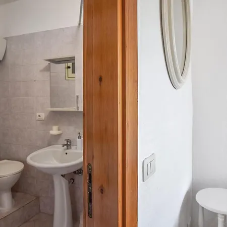 1 Bedroom Amazing In Apartment